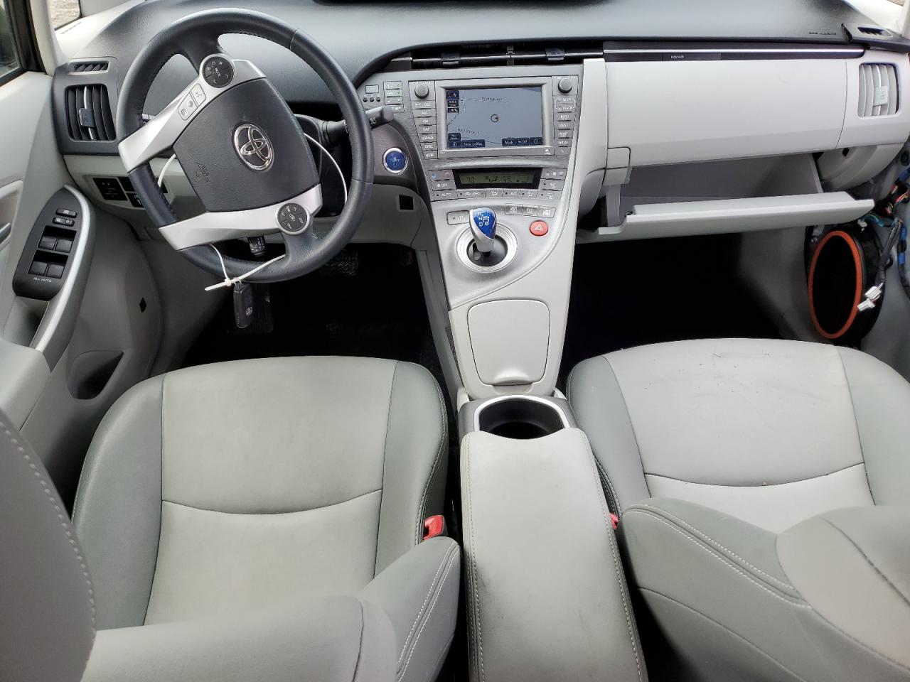 2013 TOYOTA PRIUS FOUR photo 8