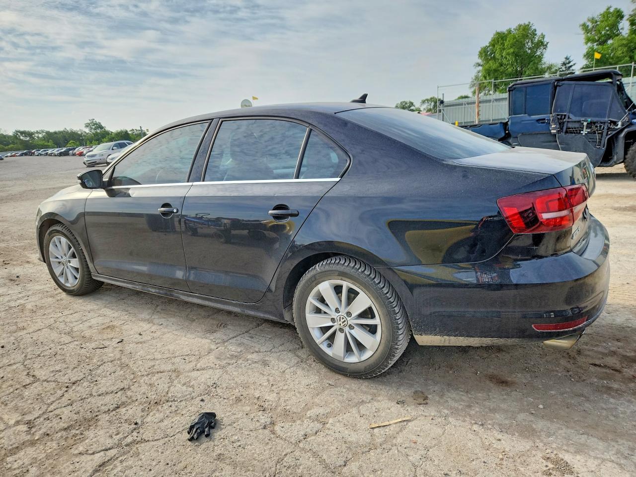 2016 VOLKSWAGEN JETTA SE photo 3