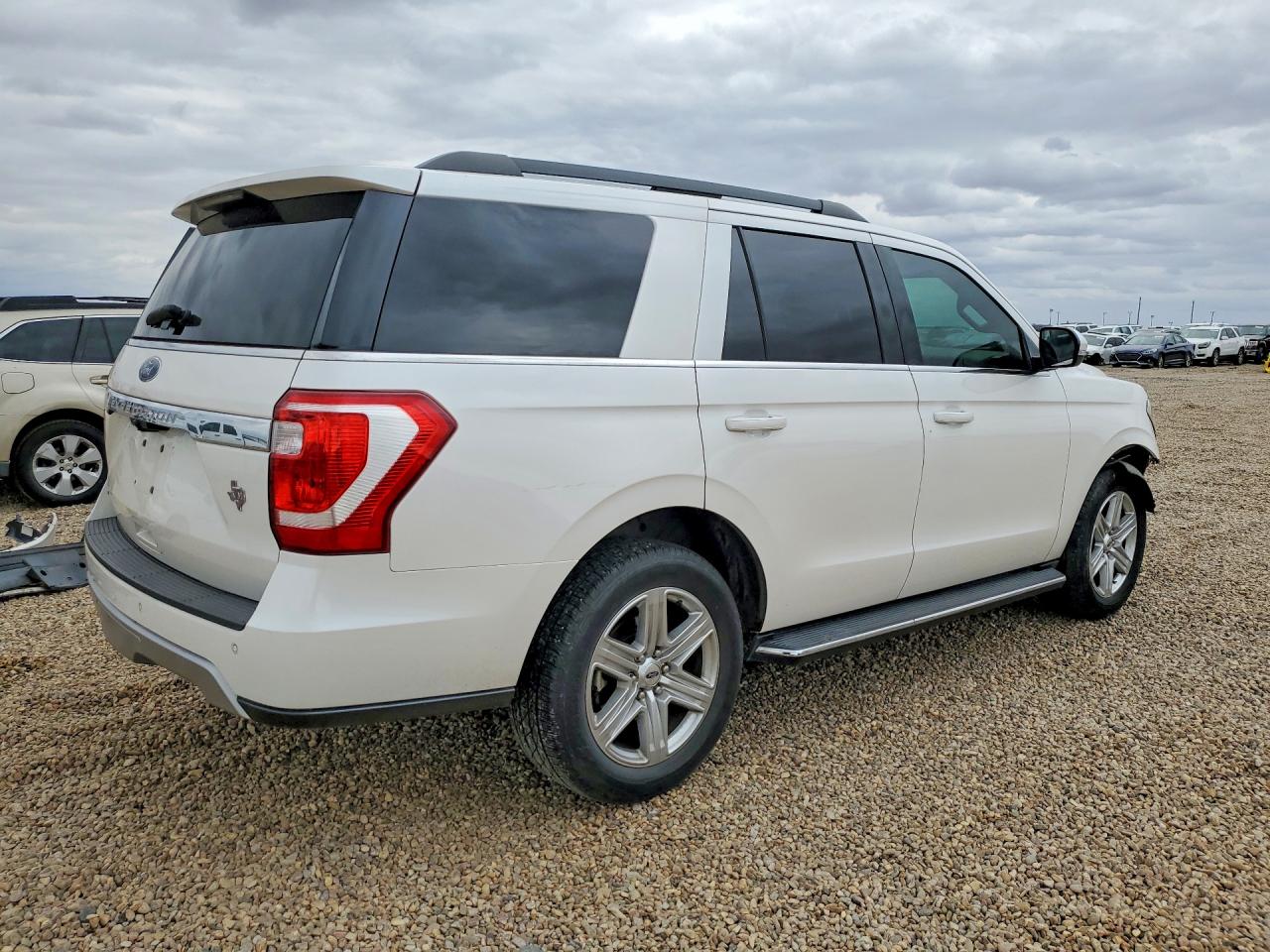 2018 FORD EXPEDITION XLT photo 3
