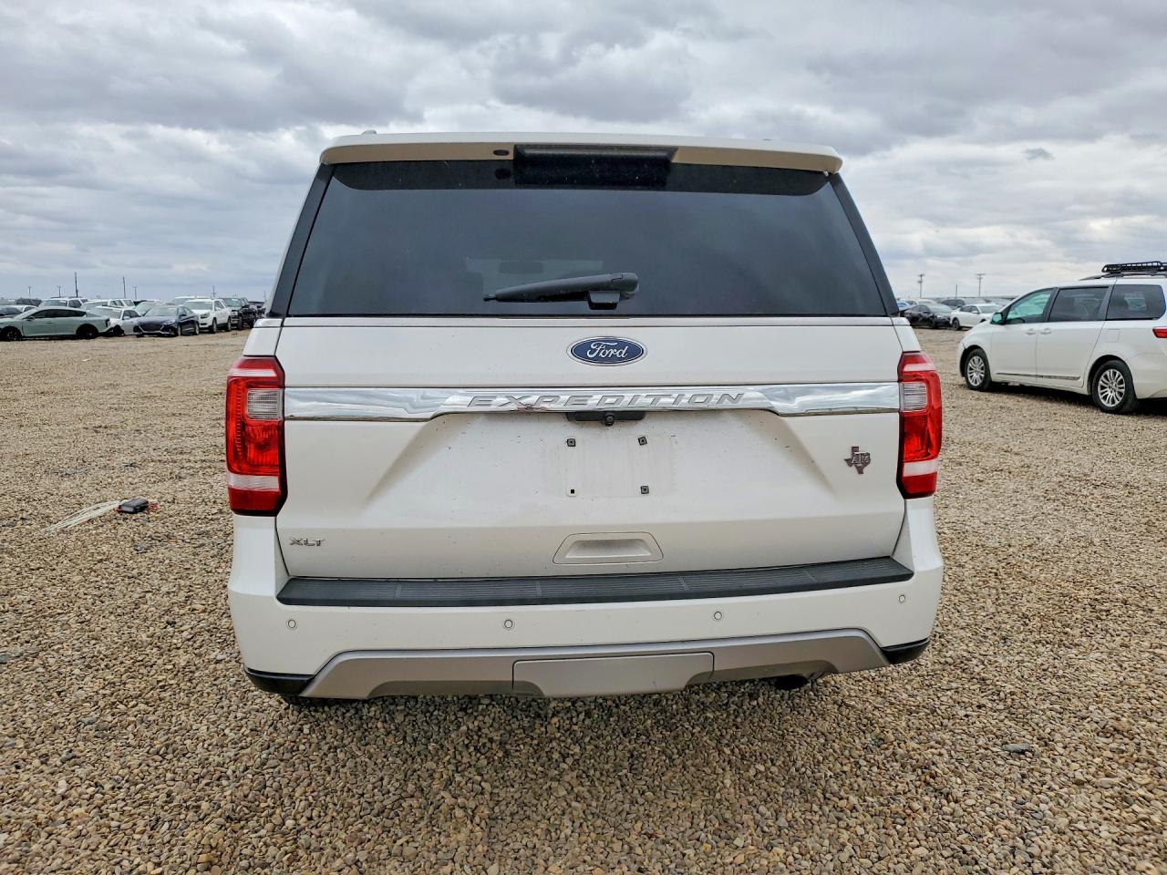2018 FORD EXPEDITION XLT photo 6