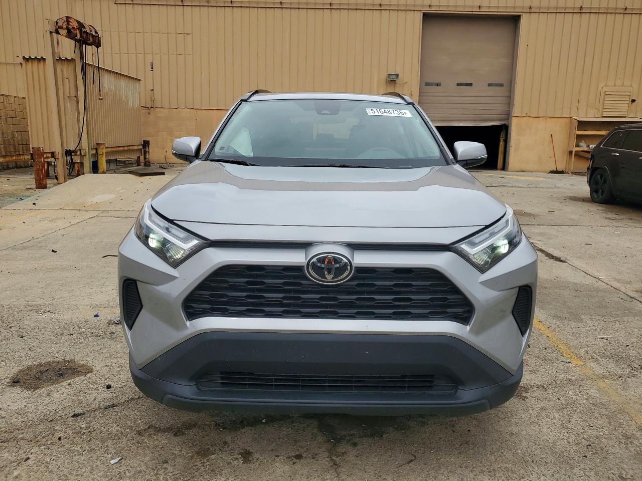 2022 TOYOTA RAV4 XLE photo 5