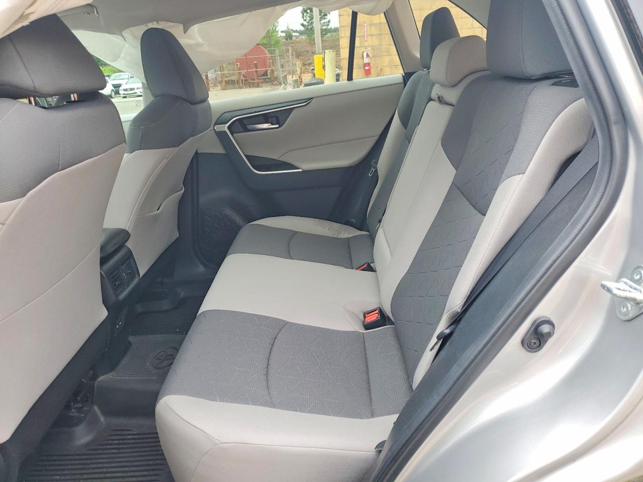 2022 TOYOTA RAV4 XLE photo 10