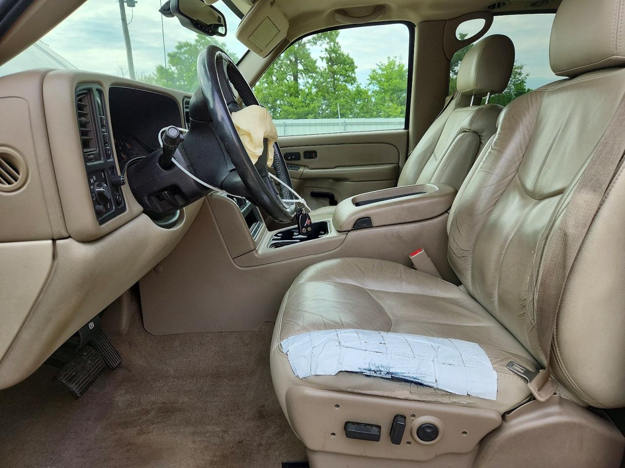 2004 GMC YUKON photo 19