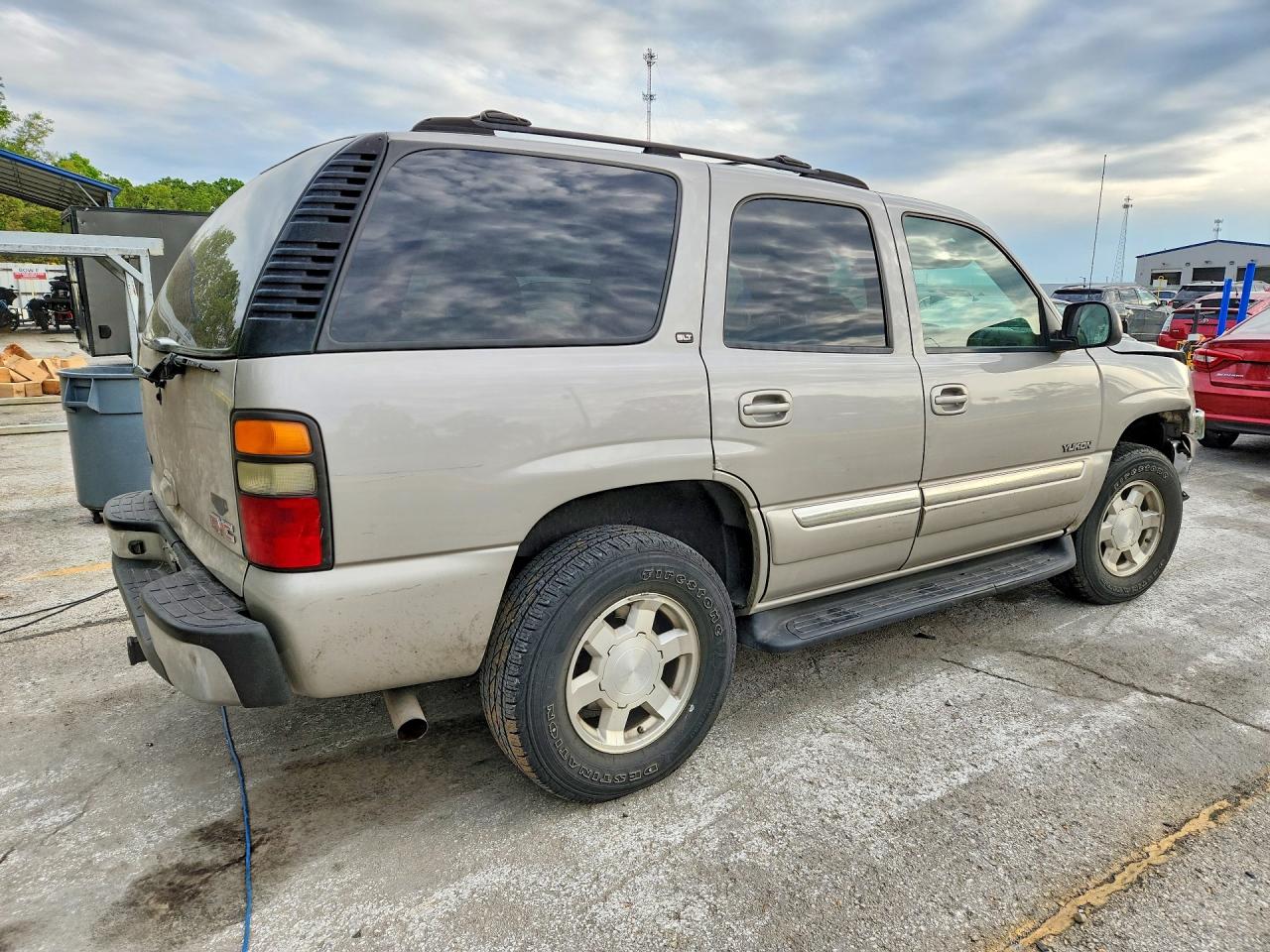 2004 GMC YUKON photo 7