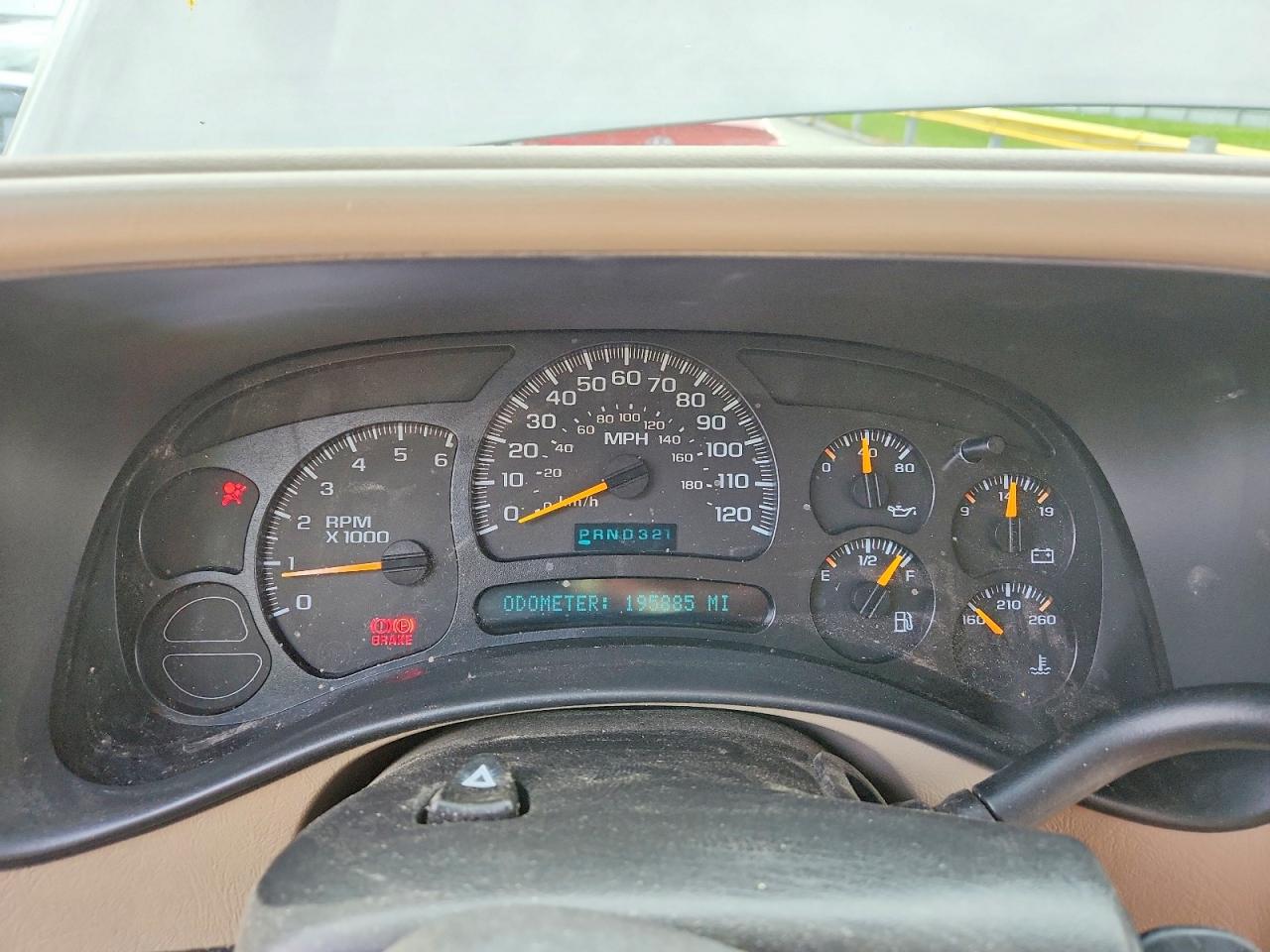 2004 GMC YUKON photo 25