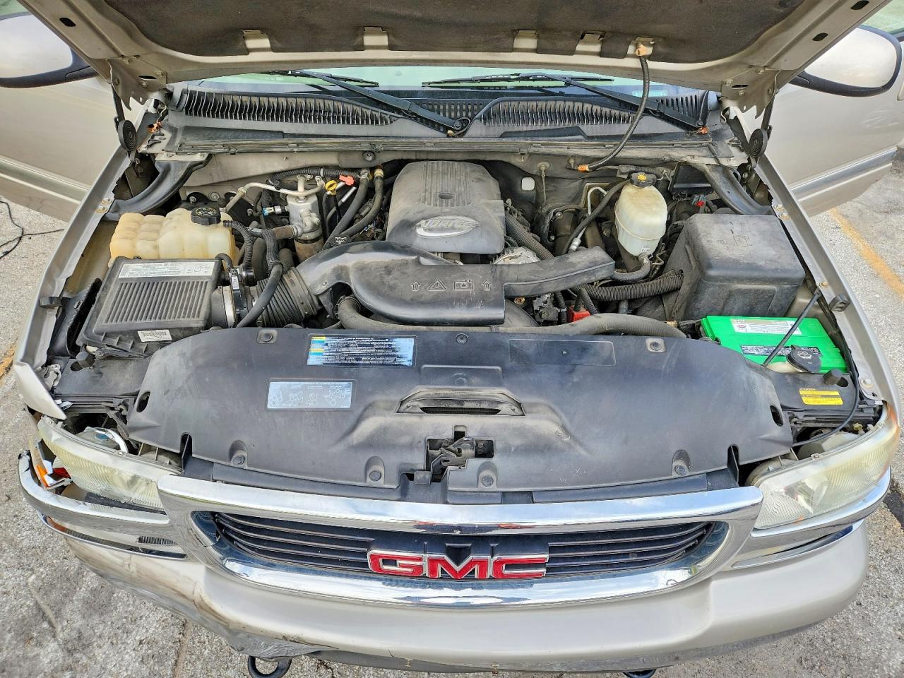 2004 GMC YUKON photo 34