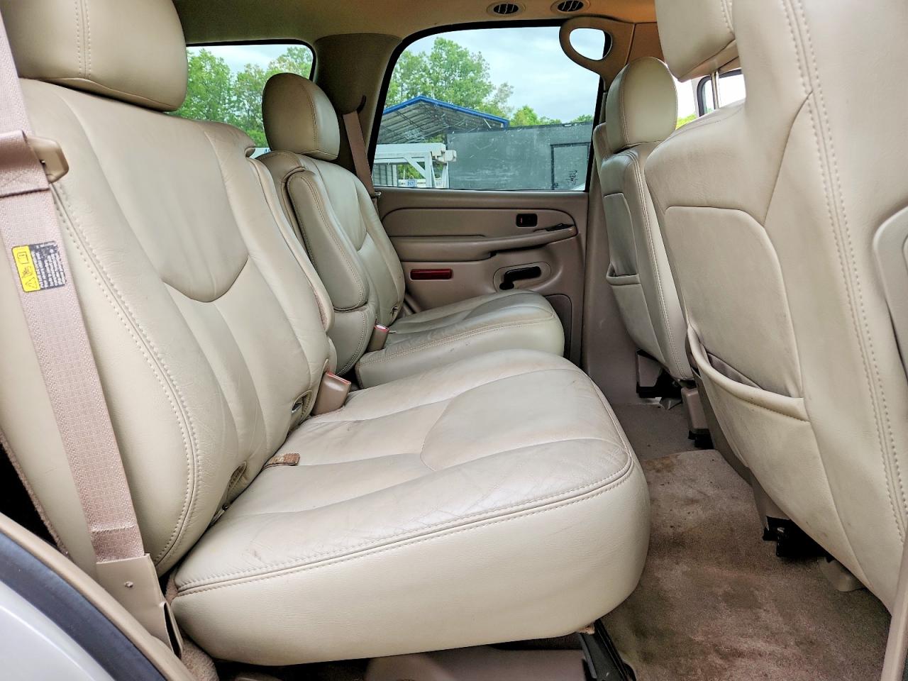 2004 GMC YUKON photo 31