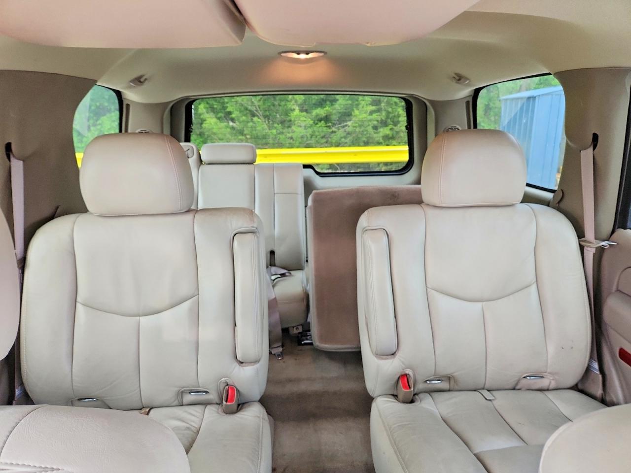 2004 GMC YUKON photo 28