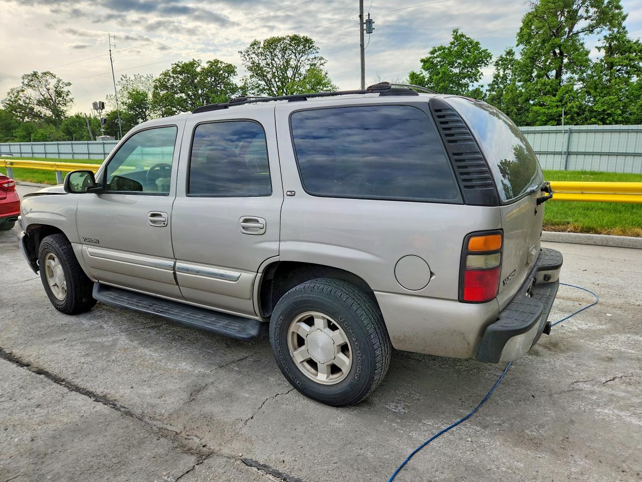 2004 GMC YUKON photo 4
