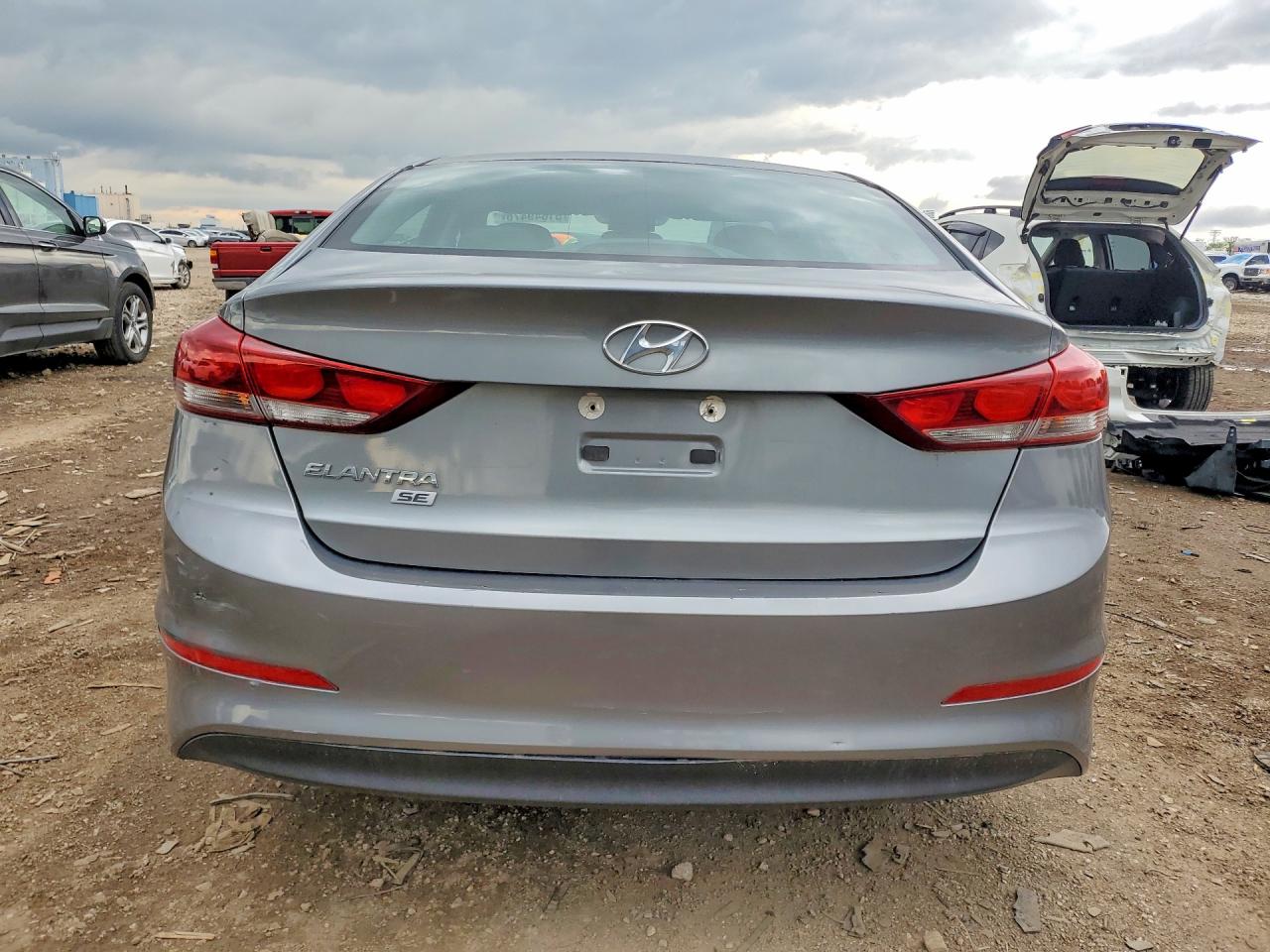 2018 HYUNDAI ELANTRA SE photo 6