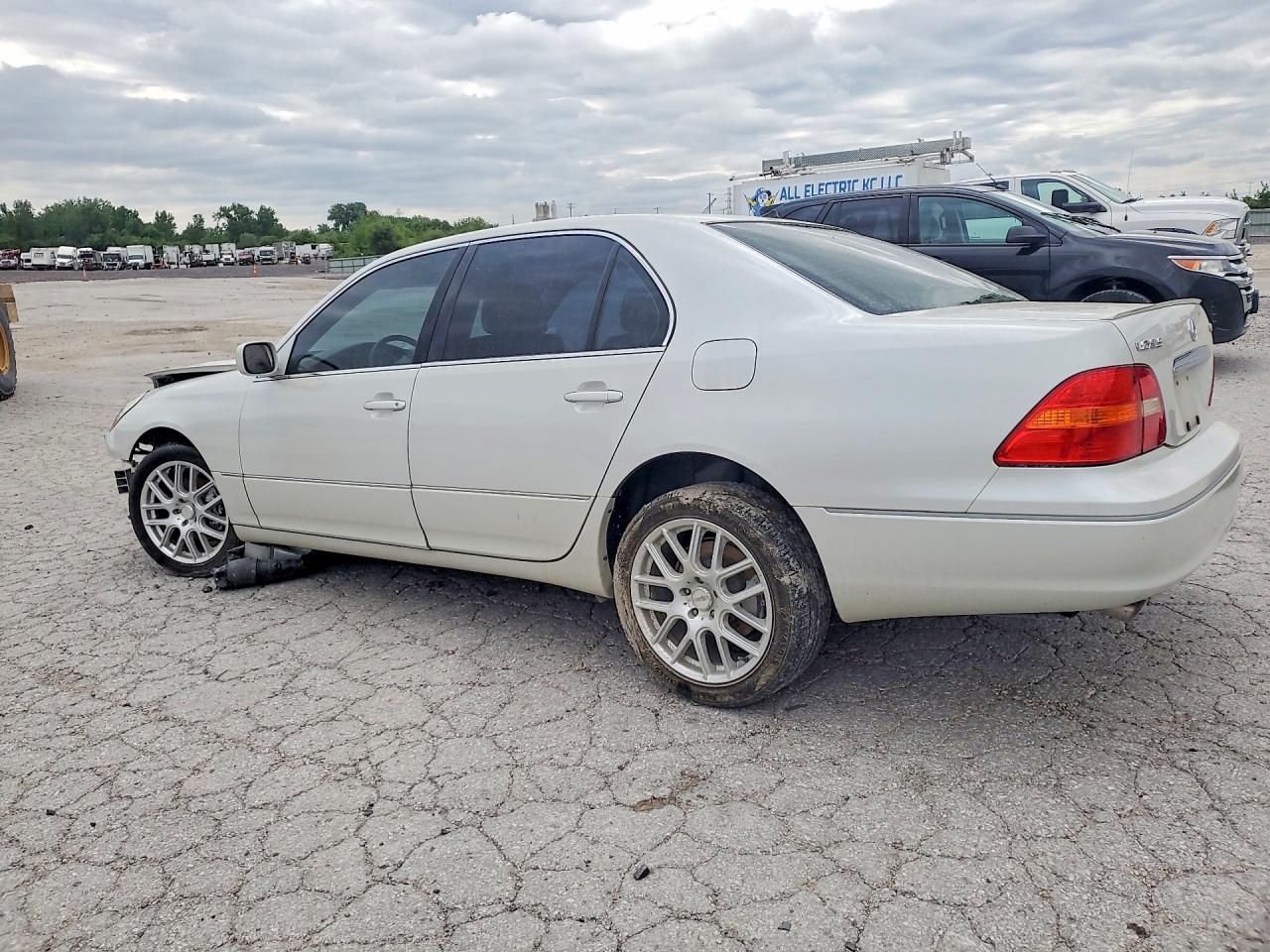 2002 LEXUS LS 430 photo 3