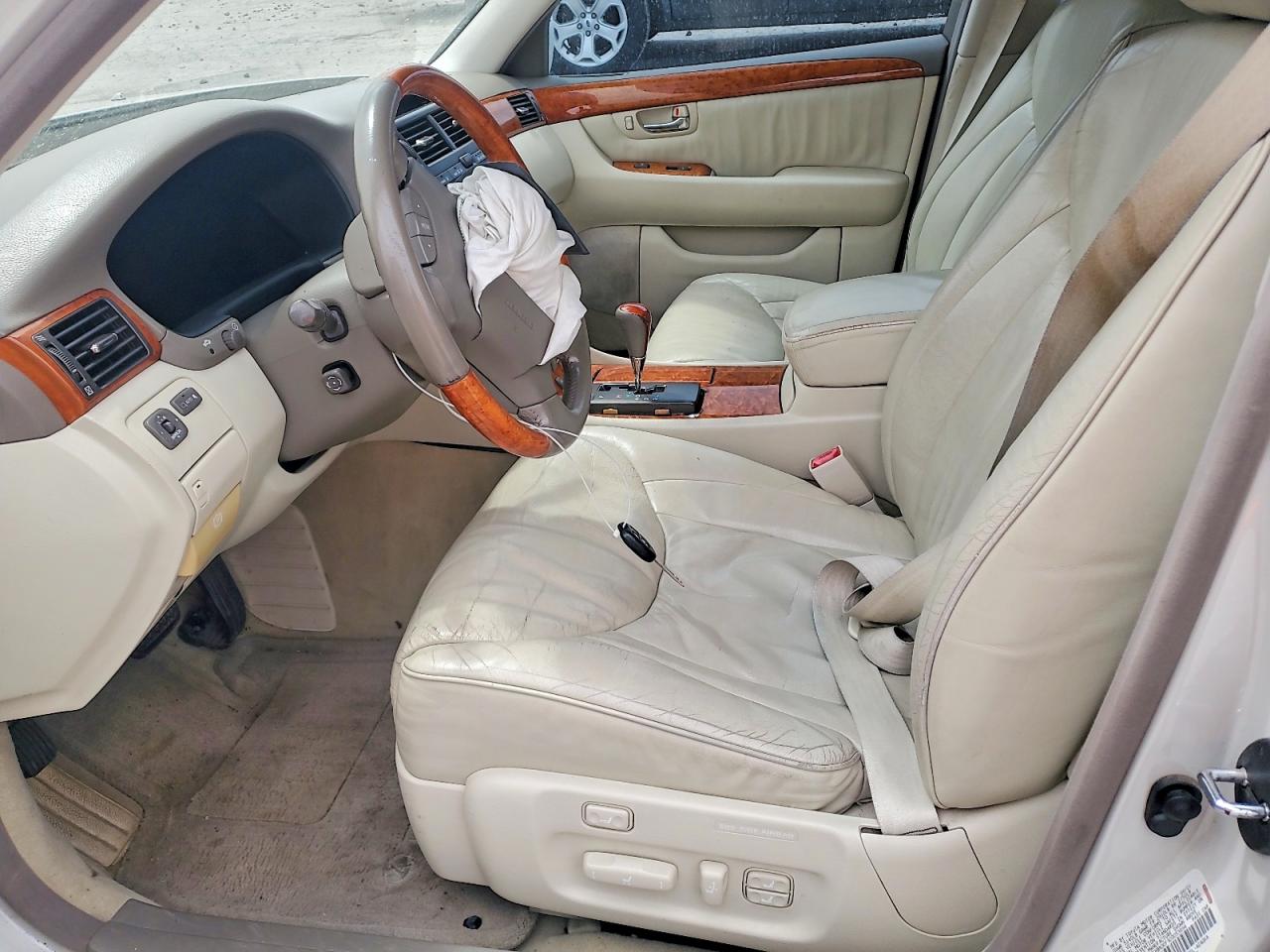 2002 LEXUS LS 430 photo 13