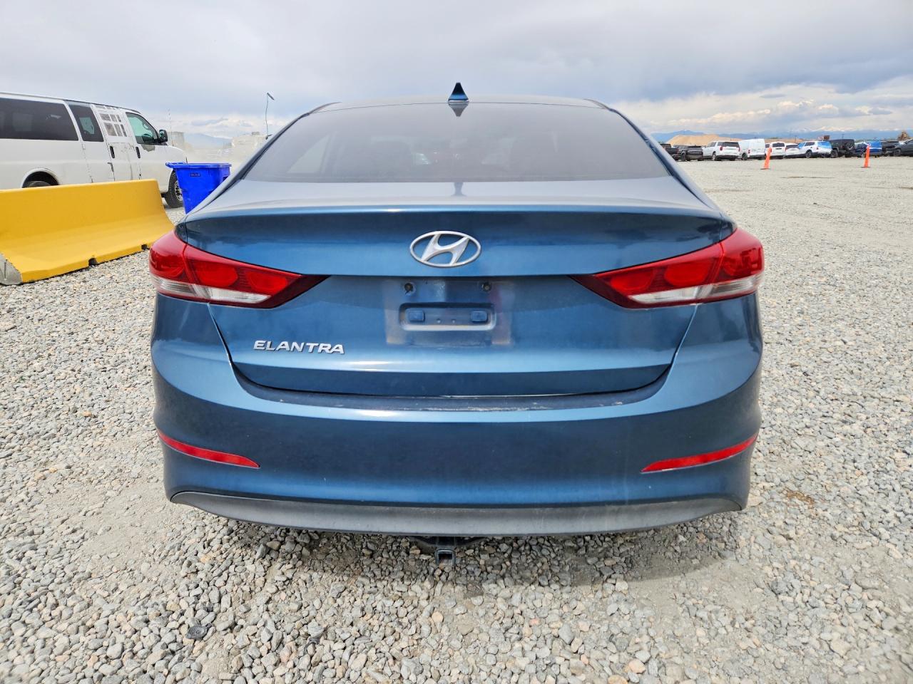 2017 HYUNDAI ELANTRA SE photo 6