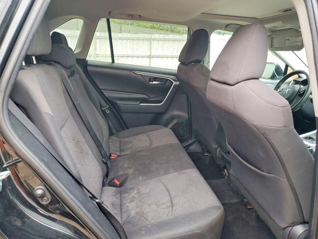 2019 TOYOTA RAV4 XLE photo 31