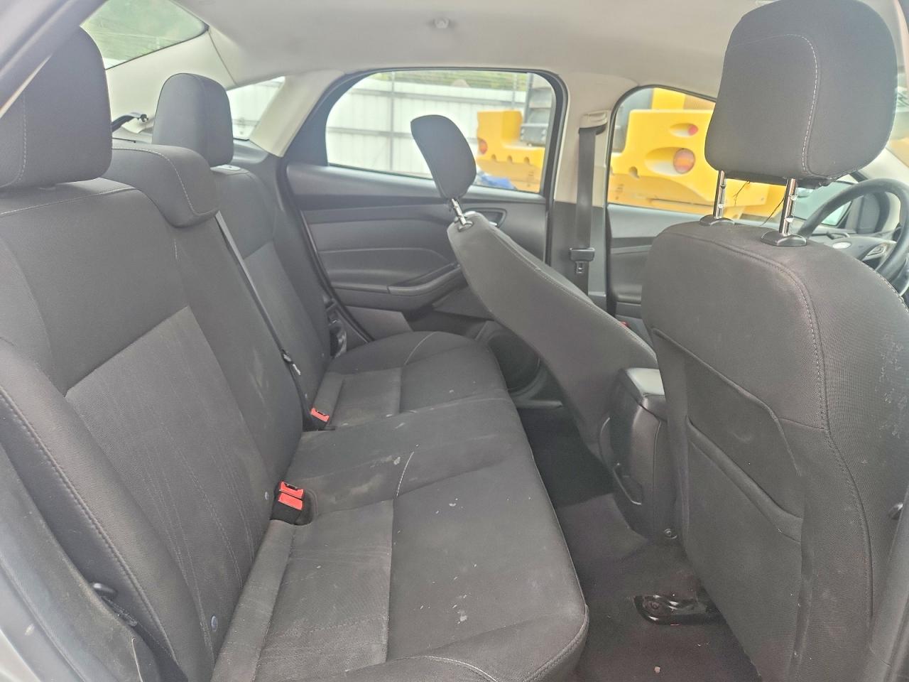 2018 FORD FOCUS SE photo 10