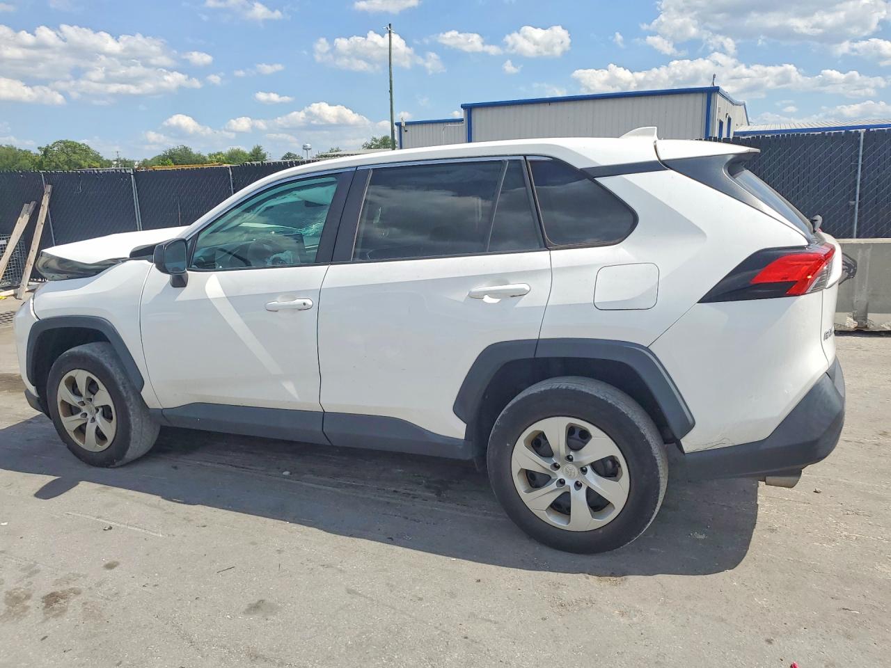 2022 TOYOTA RAV4 LE photo 3