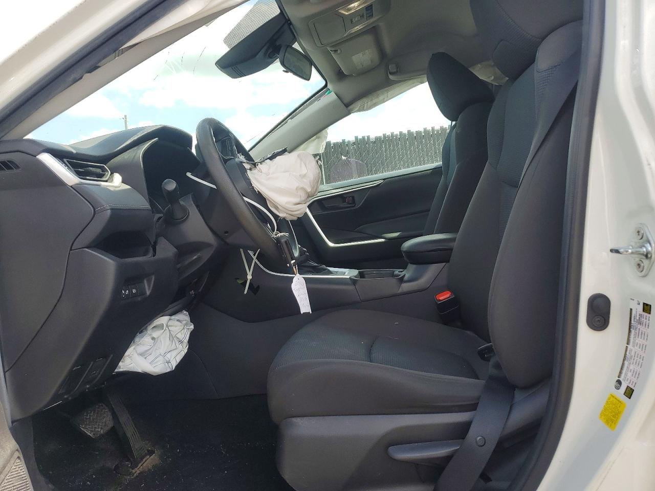 2022 TOYOTA RAV4 LE photo 13