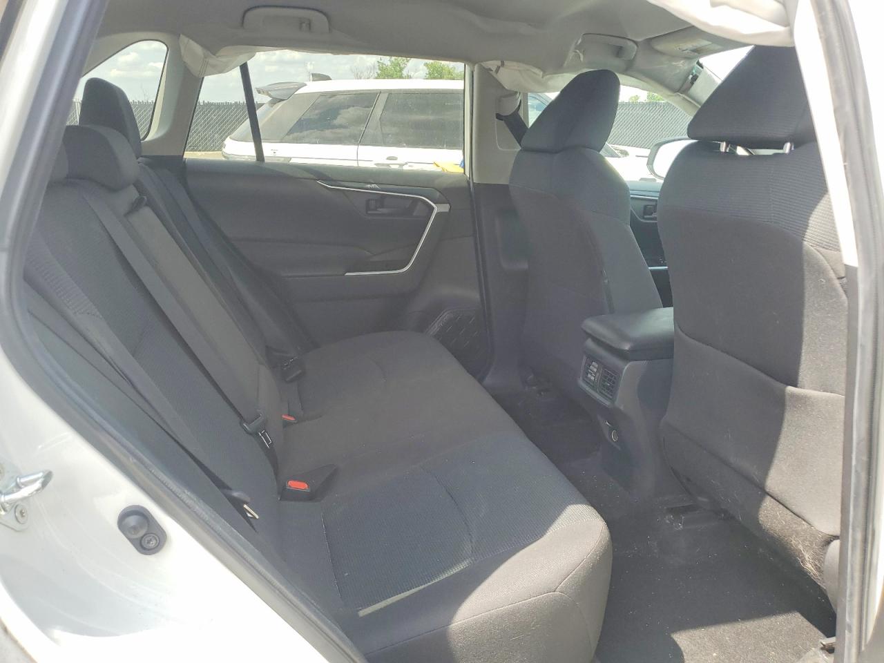 2022 TOYOTA RAV4 LE photo 21
