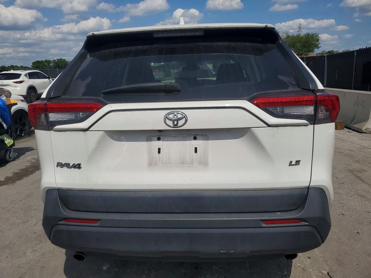 2022 TOYOTA RAV4 LE photo 11