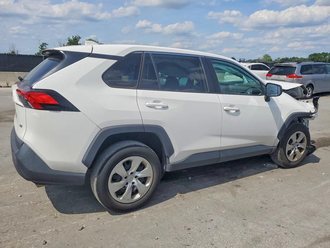 2022 TOYOTA RAV4 LE photo 5