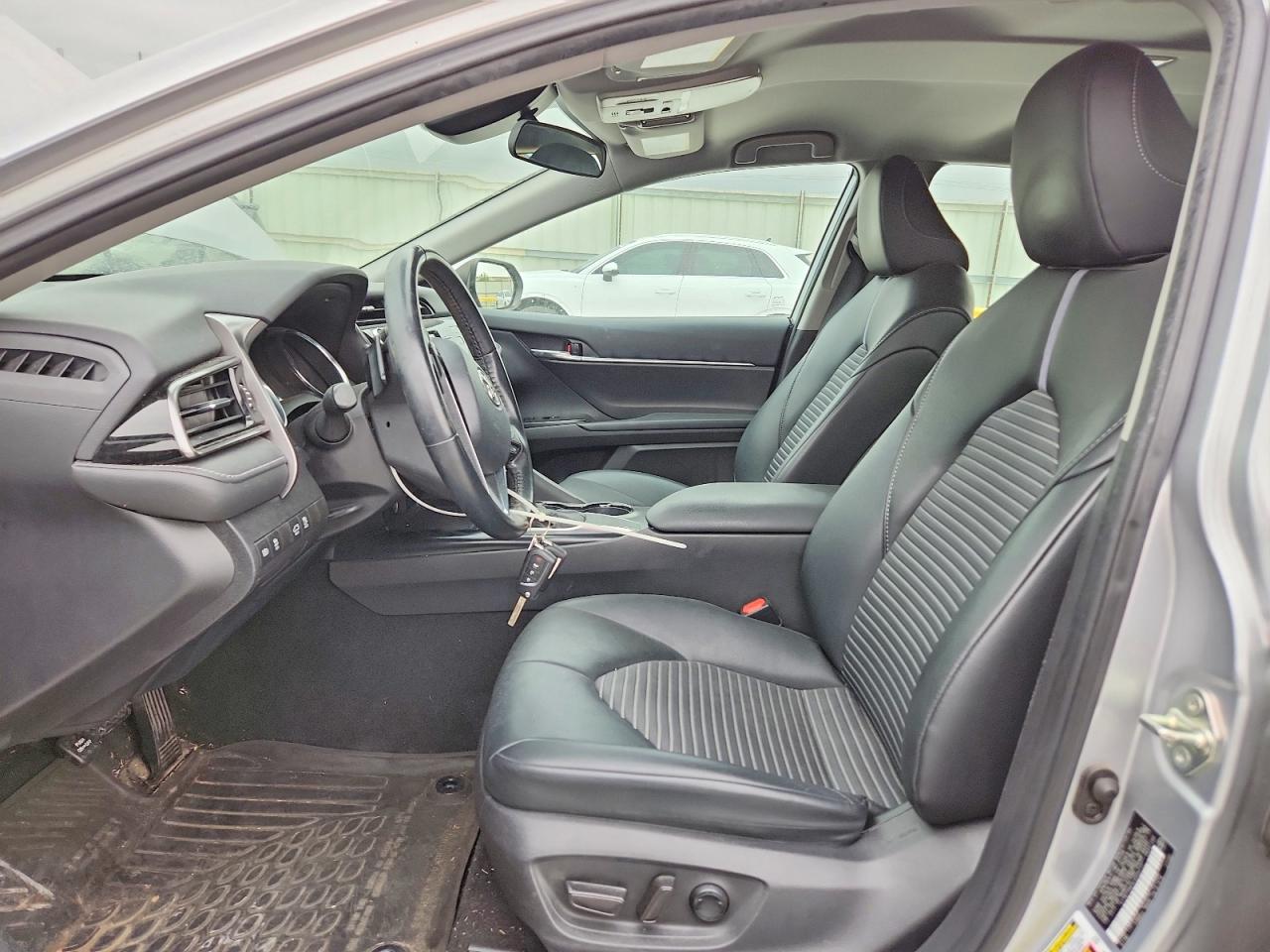 2020 TOYOTA CAMRY SE photo 7