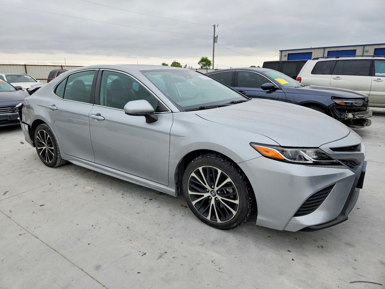 2020 TOYOTA CAMRY SE photo 4