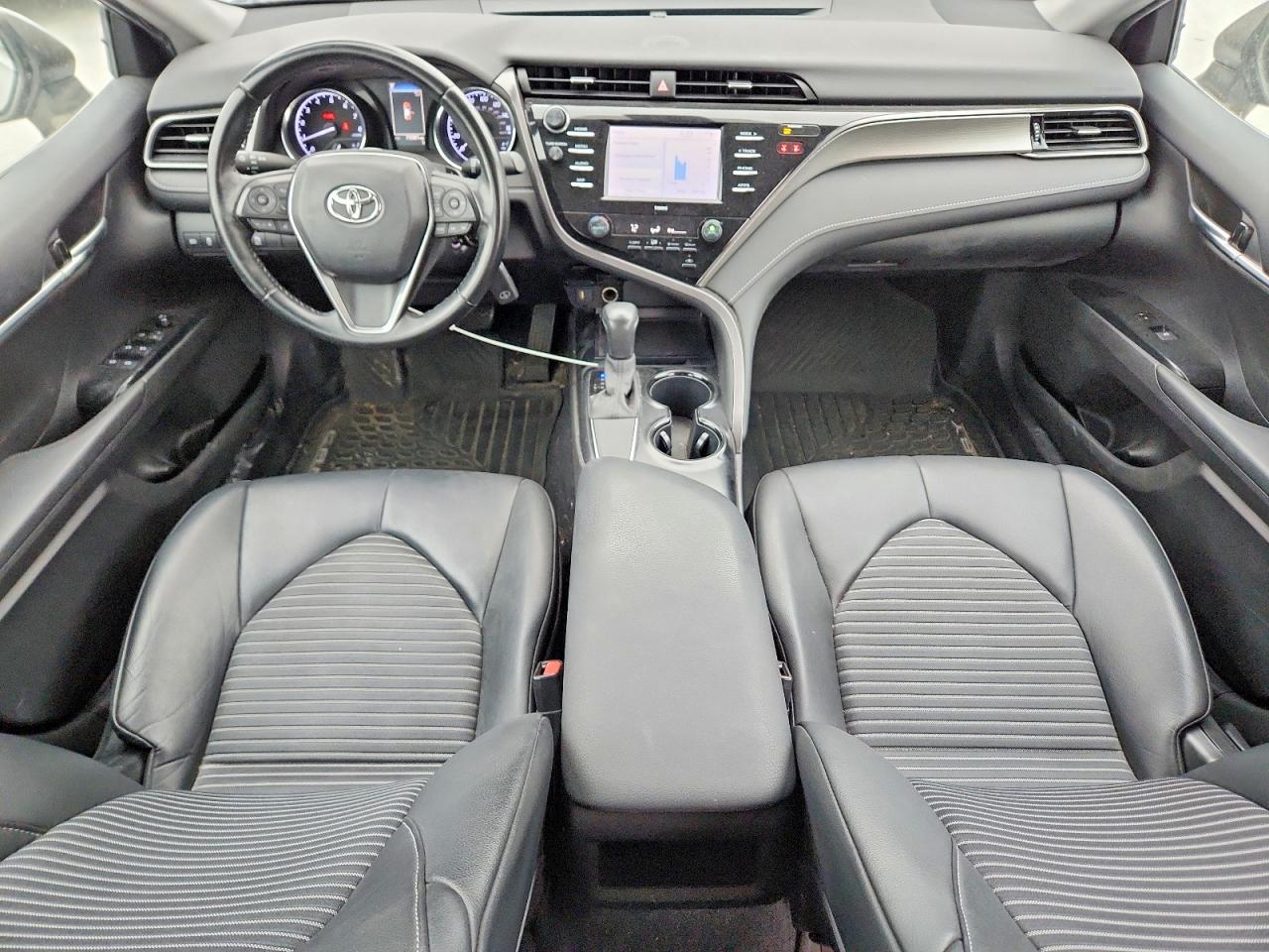 2020 TOYOTA CAMRY SE photo 8