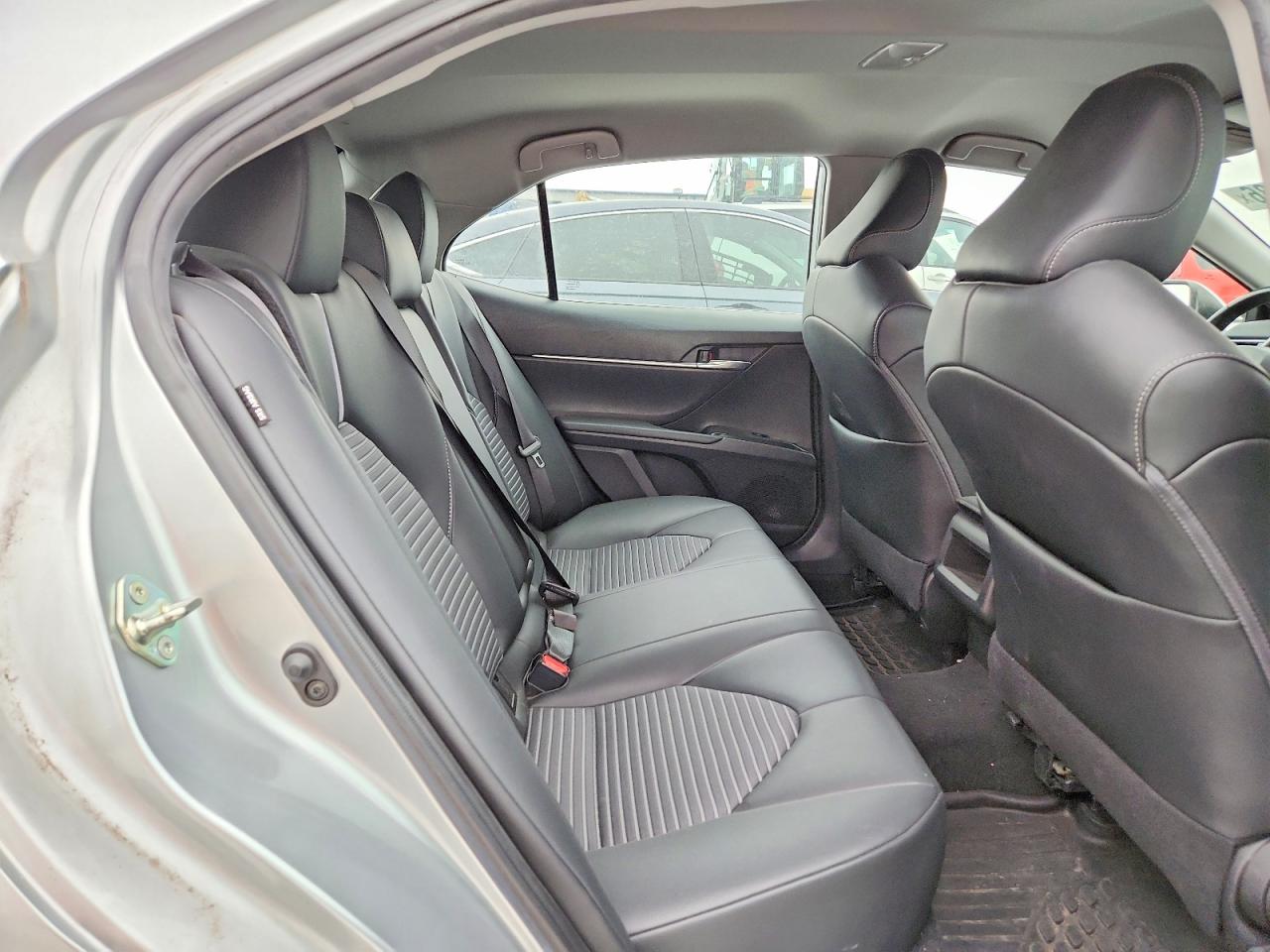 2020 TOYOTA CAMRY SE photo 10