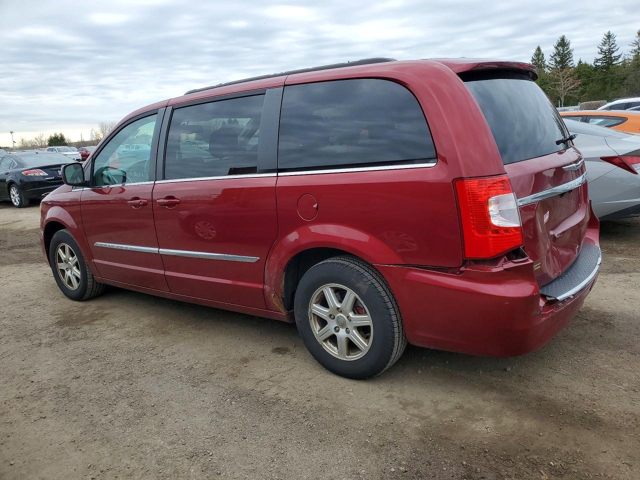 2012 CHRYSLER TOWN & COUNTRY TOURING photo 4