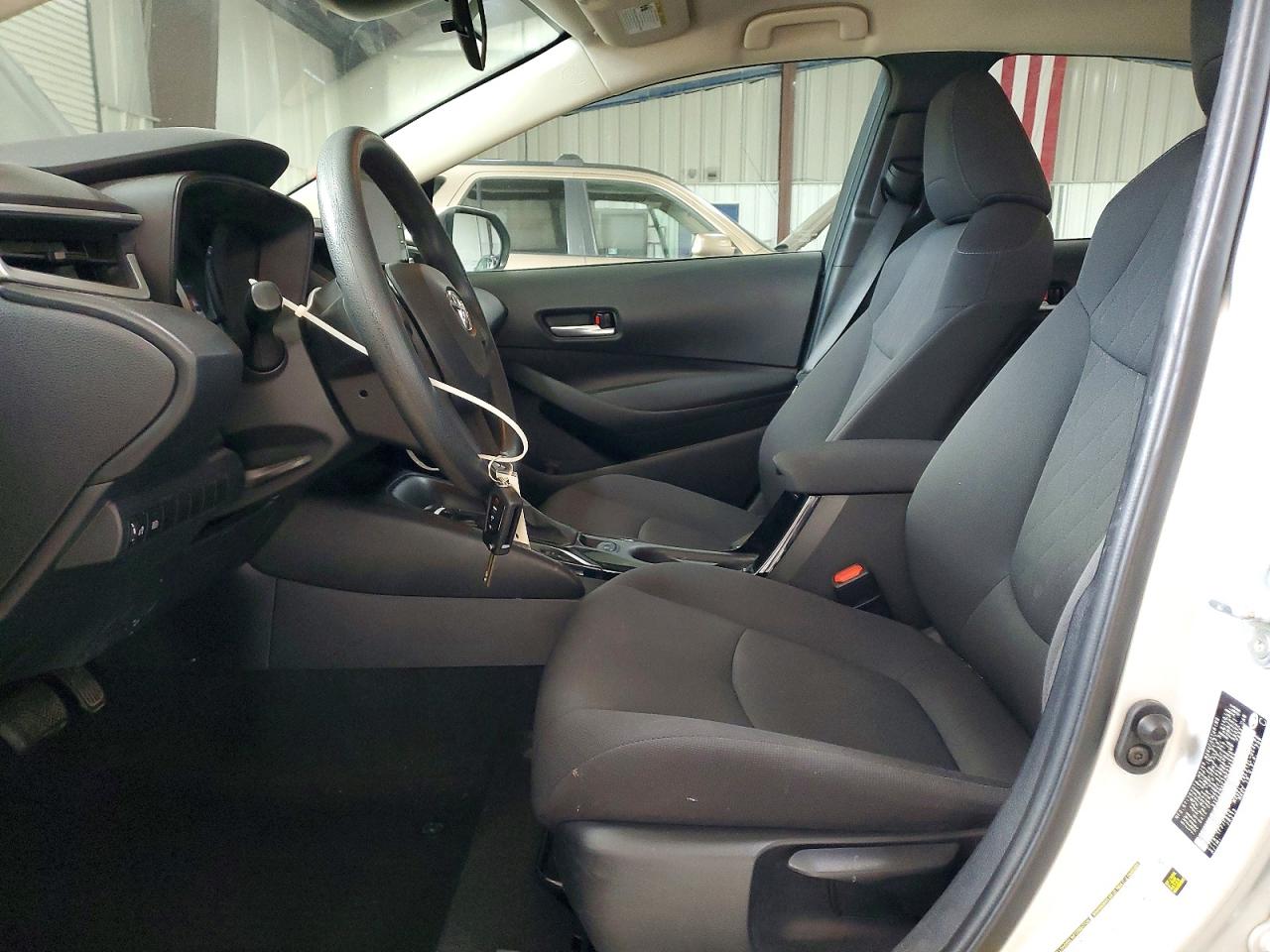 2021 TOYOTA COROLLA LE photo 13