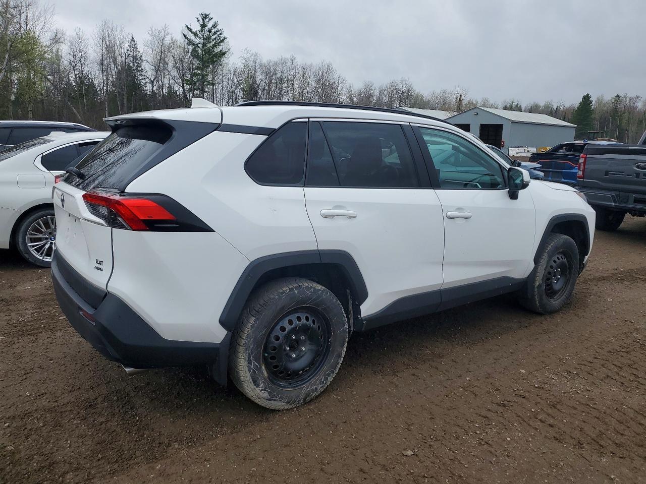 2021 TOYOTA RAV4 LE photo 5