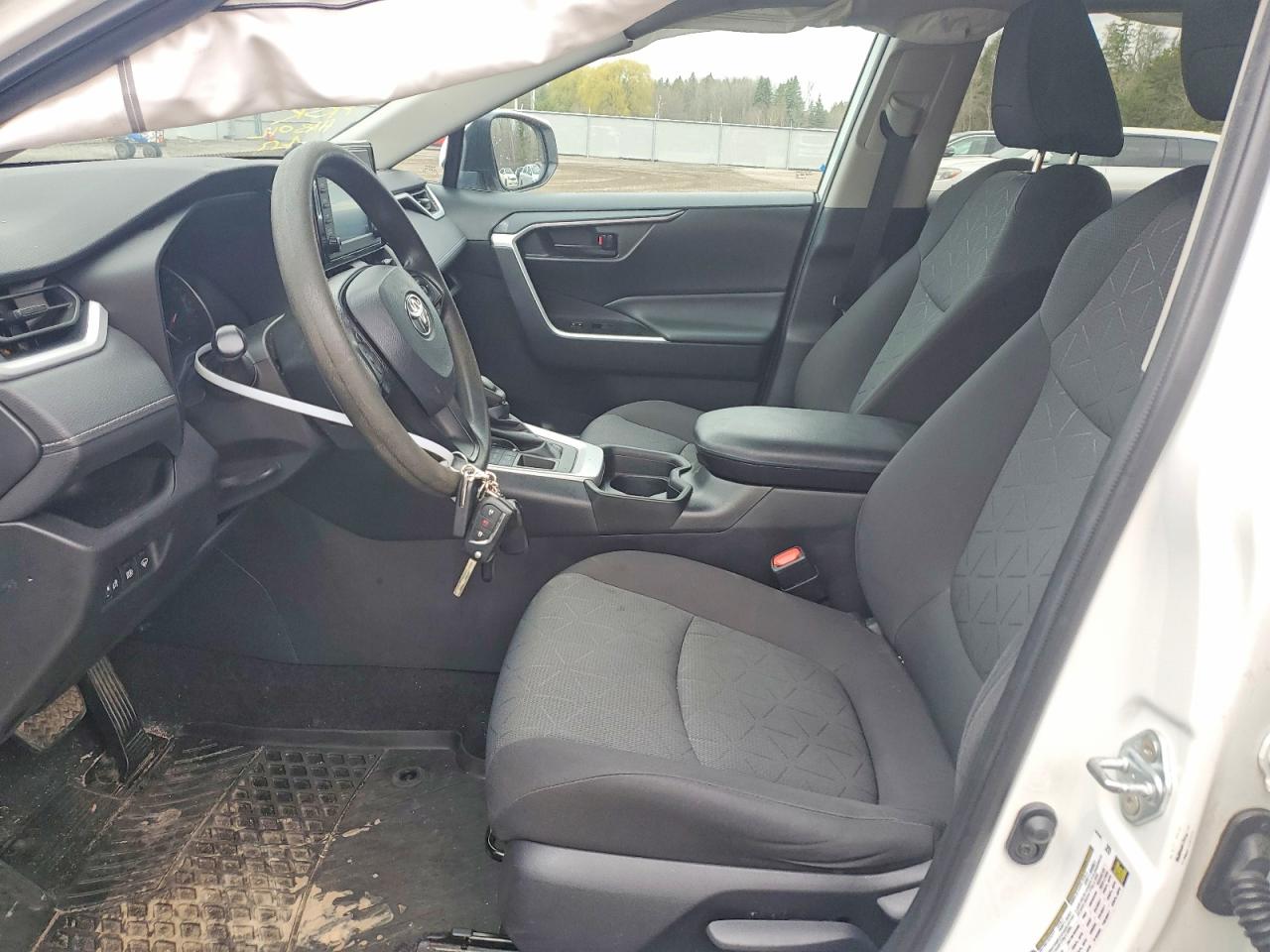 2021 TOYOTA RAV4 LE photo 13