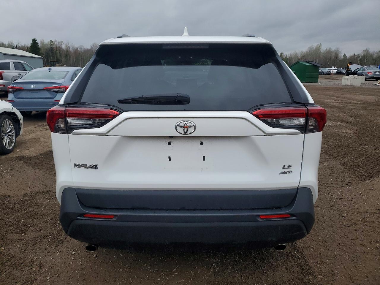 2021 TOYOTA RAV4 LE photo 11