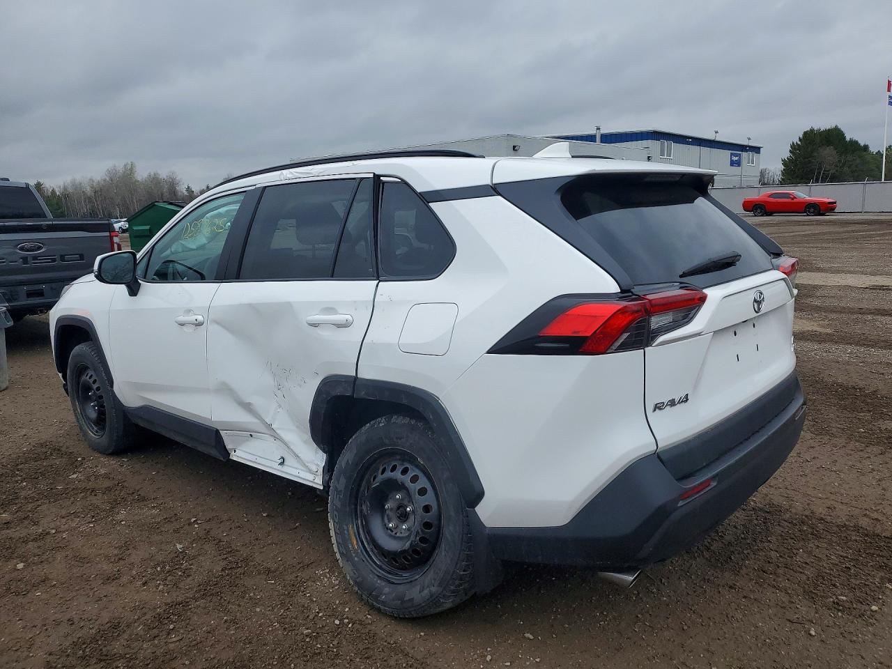 2021 TOYOTA RAV4 LE photo 3