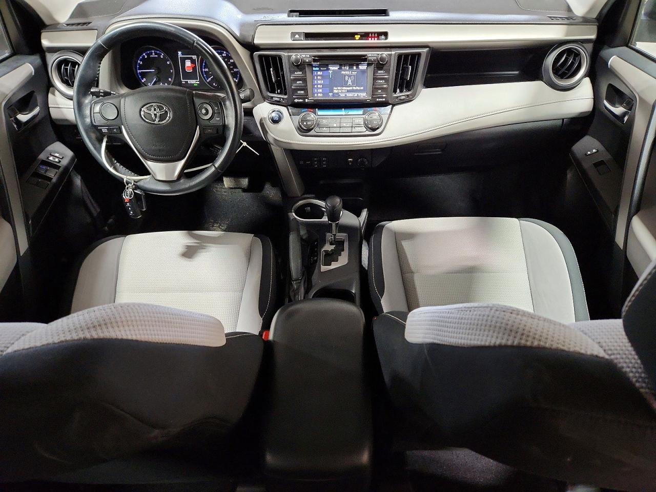 2018 TOYOTA RAV4 XLE photo 15