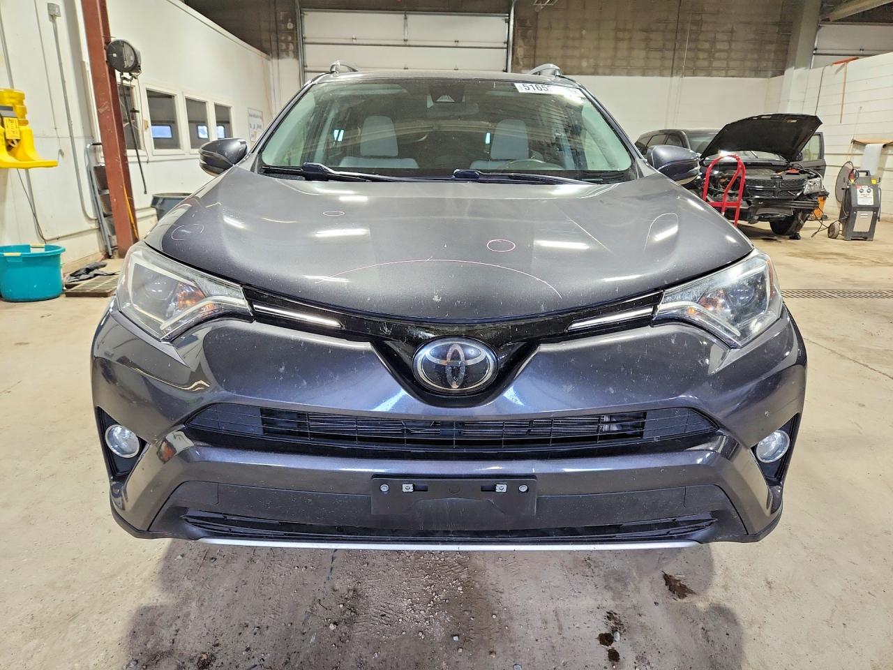 2018 TOYOTA RAV4 XLE photo 9