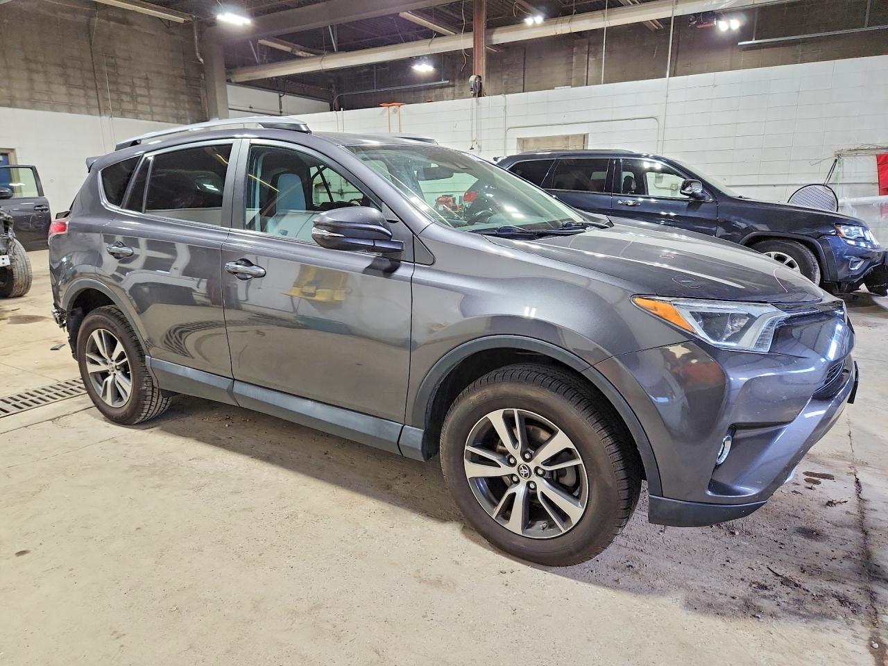 2018 TOYOTA RAV4 XLE photo 7
