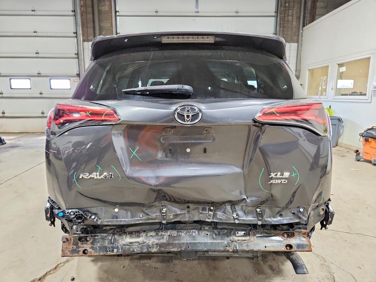 2018 TOYOTA RAV4 XLE photo 11