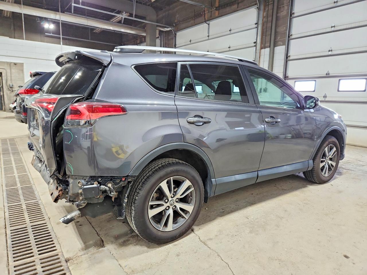 2018 TOYOTA RAV4 XLE photo 5