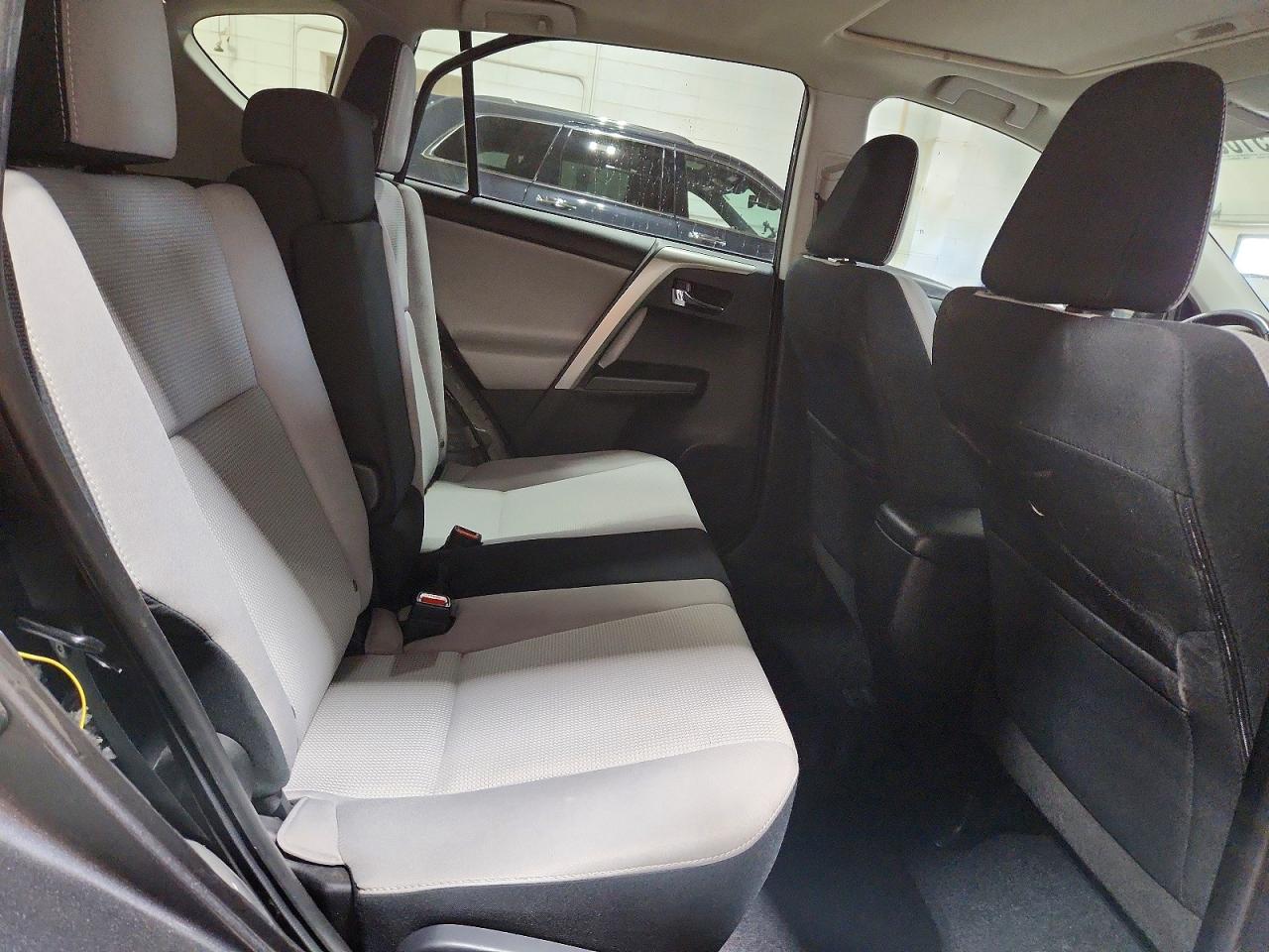 2018 TOYOTA RAV4 XLE photo 21