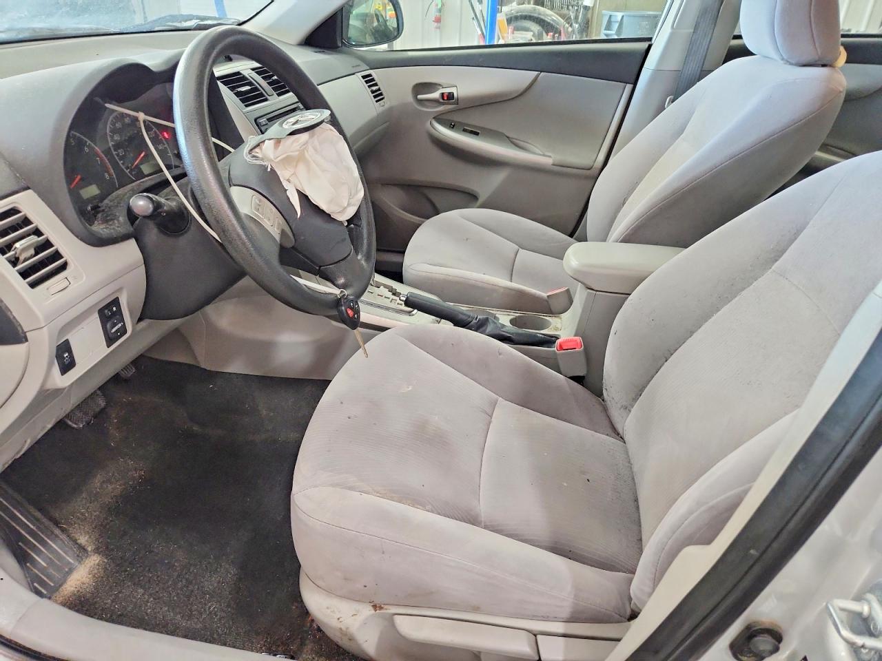 2012 TOYOTA COROLLA LE photo 13