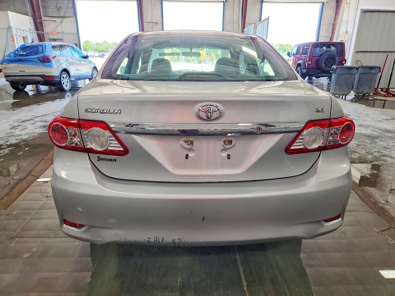 2012 TOYOTA COROLLA LE photo 11