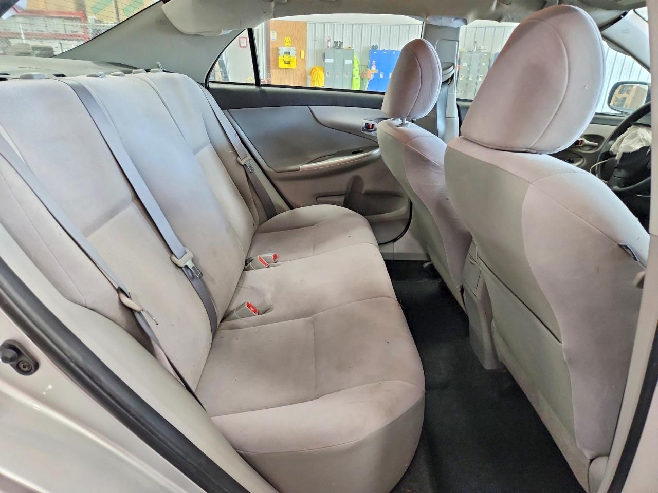 2012 TOYOTA COROLLA LE photo 19