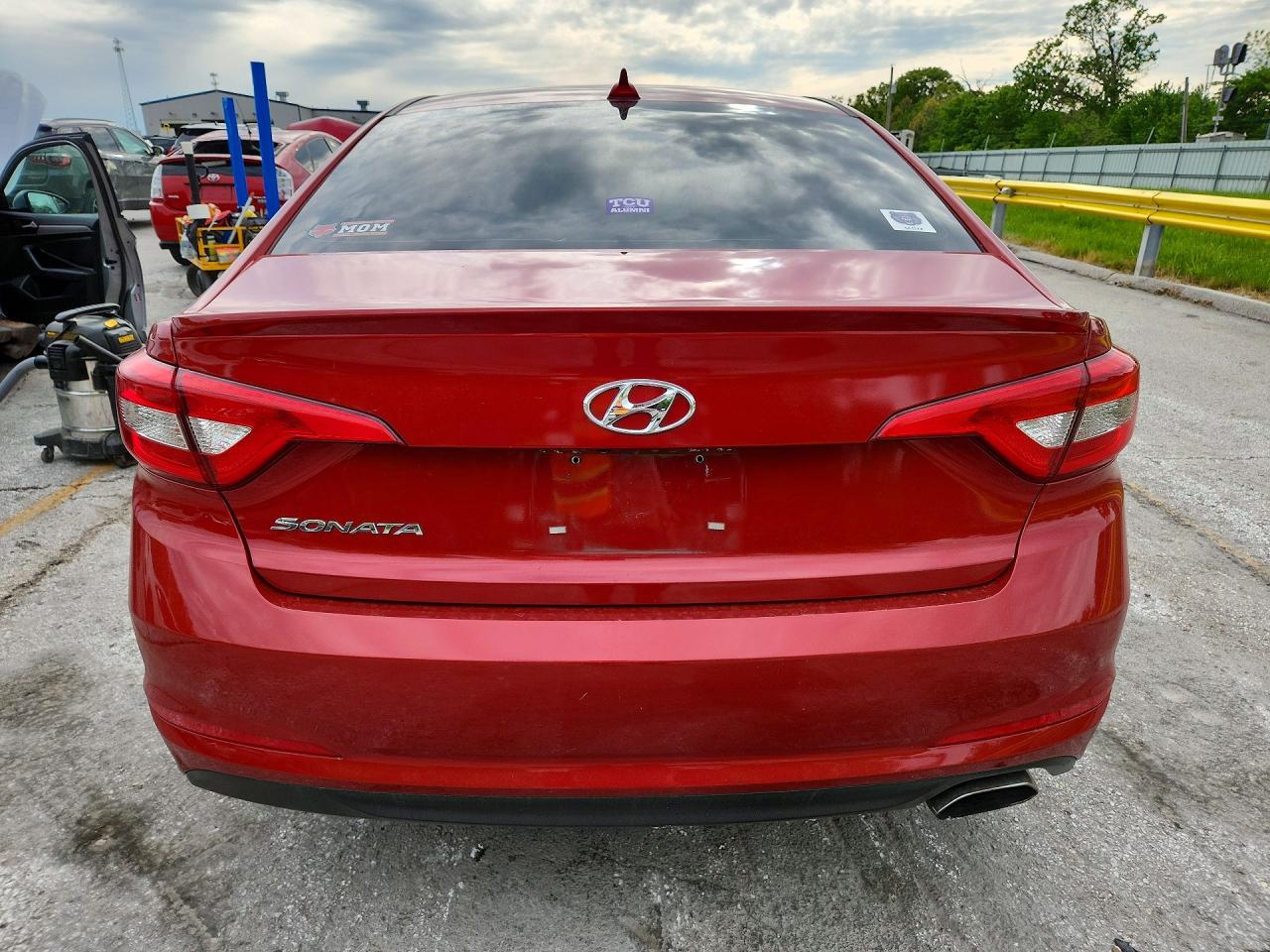 2017 HYUNDAI SONATA SE photo 16