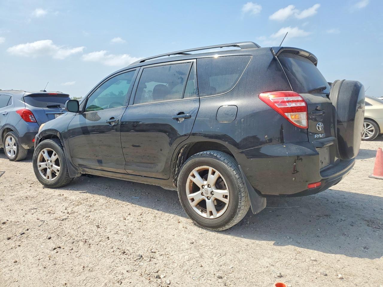 2011 TOYOTA RAV4 BASE photo 2