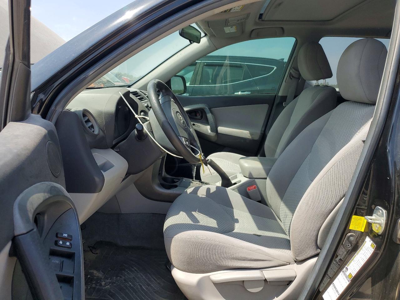 2011 TOYOTA RAV4 BASE photo 7
