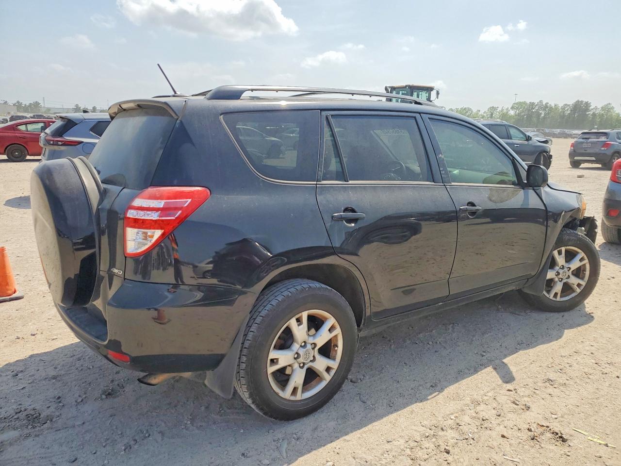 2011 TOYOTA RAV4 BASE photo 3