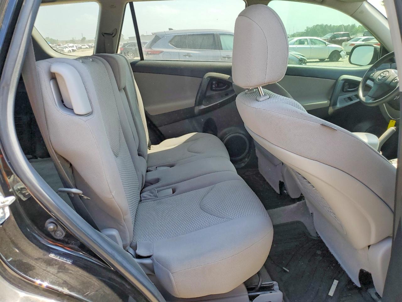 2011 TOYOTA RAV4 BASE photo 11