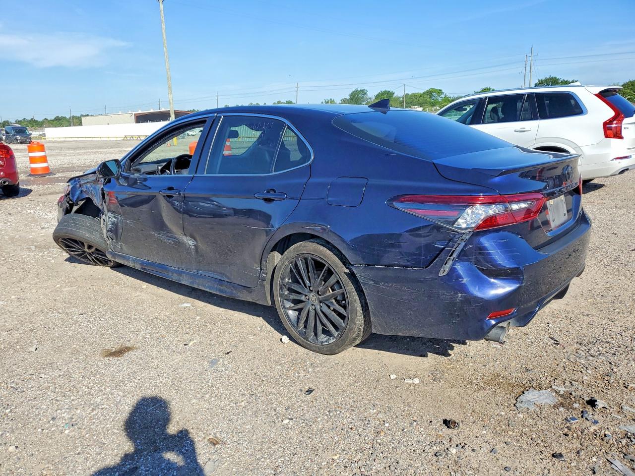 2022 TOYOTA CAMRY XSE photo 3