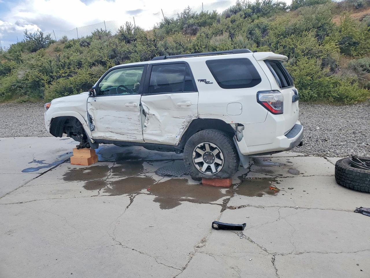 2022 TOYOTA 4RUNNER TRD OFF-ROAD PREMIUM photo 2